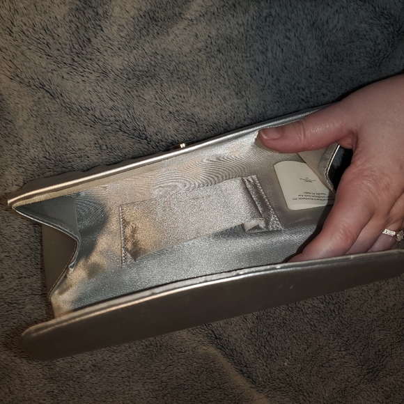 Silver Clutch - Picture 4 of 6